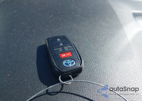 2021 Toyota Sienna Le z USA, uszkodzony, nr VIN 5TDKRKEC0MS054902